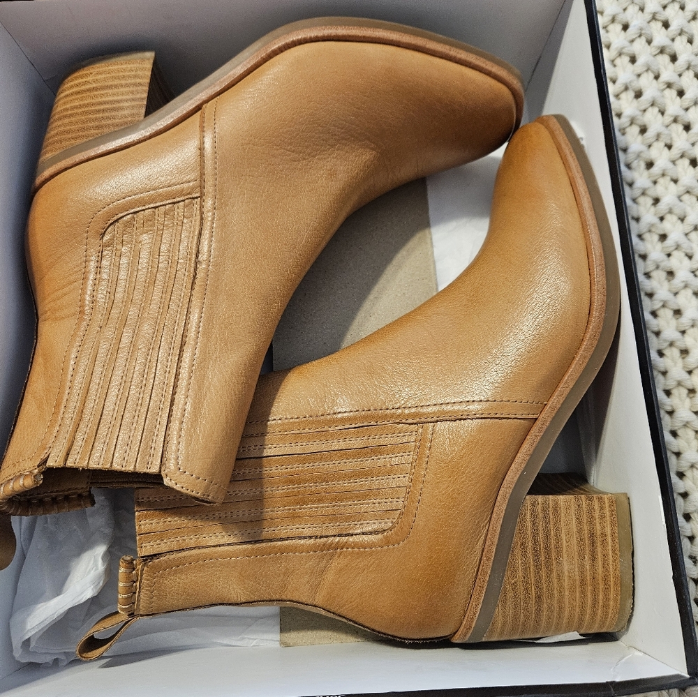 Silent D Ankle Boots